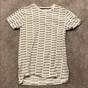 white and black hollister t shirt